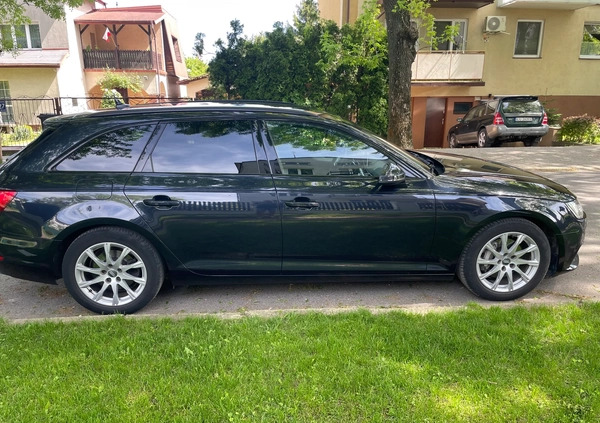 Audi A4 cena 69900 przebieg: 199999, rok produkcji 2017 z Lublin małe 301